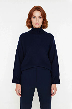 Kadın Oversize Dik Yaka Kışlık Triko Kazak Düz Düşük Kol Modern ve Şık Günlük Kombinler İçin