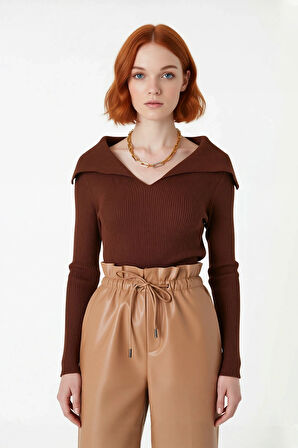 Kadın Modern Fitted Triko Bluz Devrik Carmen Yaka İnce Fitilli Dokuma Uzun Kol Crop Tasarım