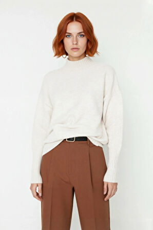 Kadın Basic Düz Desen Oversize Kesim Dik Yaka Triko Kazak Reglan Kol Kış Aylarının Konforlu Şıklığı