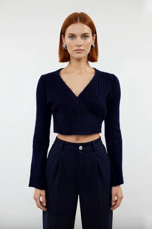 Kadın Antrasit Crop Boy Fitted Kruvaze Triko Kazak Günlük Şıklık ve Konforu Kış Sezonuna Taşır