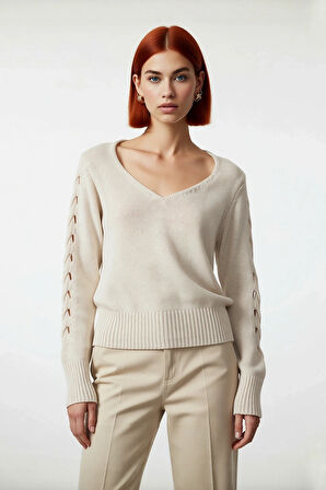 Kadın Basic Siluet Ajurlu Uzun Kollu V Yaka Triko Kazak Casual Ve Fashion Forward Görünümler Sunar.