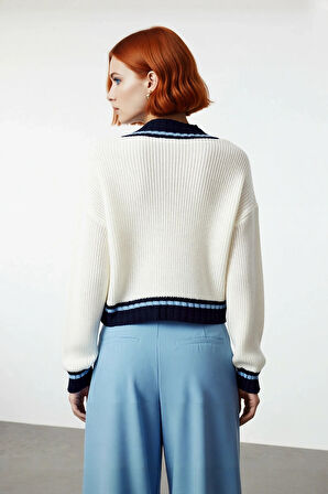 Kadınlara Özel Basic Crop V Yaka Triko Kazak Kışa Uygun Akrilik Renk Bloklu Uzun Kollu Tasarım.