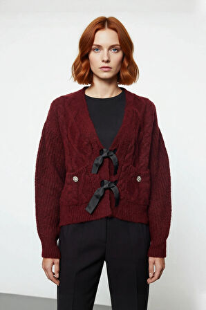 Kadın Kışlık Triko Kazak Regular Kalıp V Yaka Saç Örgü Düşük Kol Crop Fiyonk Detaylı Tasarım