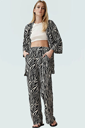 Şık Leopar Desenli Kimono Takım Nefes Alan Polyester Kumaş Görünüm Profesyonel