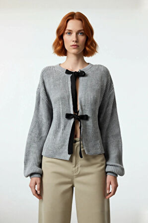 Kadın Triko Çift Taraflı Kurdeleli Crop Kesim Regular Kalıp Düşük Kol Selanik Örgü Akrilik Kazak