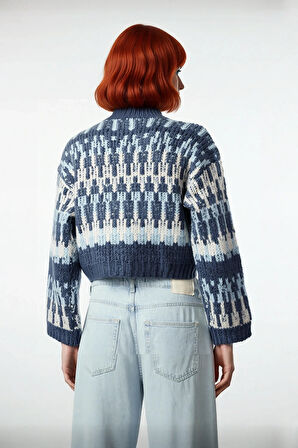 Kadın Oversize Kesim Etnik Desenli Uzun Kollu Crop Triko Kazak Soğuk Günler İçin İdeal Kaliteli