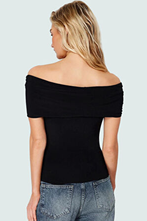 Esnek Örme Bluz Carmen Yaka Düşük Kol Detaylarıyla Günlük Stil Kullanım İçin