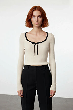 Kadın Basic Fitilli Triko Kazak Standart Kol Havuz Yaka İnce Yapısıyla Gün Boyu Konfor Sağlar