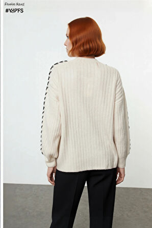 Kadın Rahat Oversize Dik Yaka Nakışlı Triko Kazak Soğuk Hava Şıklığı İçin İdeal Seçim Kaliteli