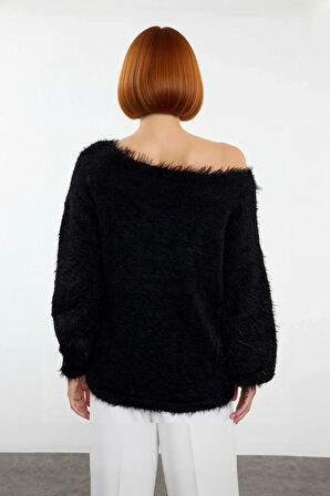 Kadın Kayık Yaka Kalın Tüylü Dokulu Triko Kazak Standart Kollu Kış Günleri İçin Konforlu Kaliteli