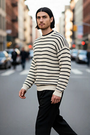 Erkek Oversize Bisiklet Yaka Çizgili Triko Kazak Günlük Kombinler İçin Konforlu Ve Trend Bir Stildir