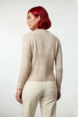 Kadın Regular Kalıp Triko Kazak Kış Gardırobunuzun Zamansız Şıklığını Tamamlayacak Çok Yönlü Bir