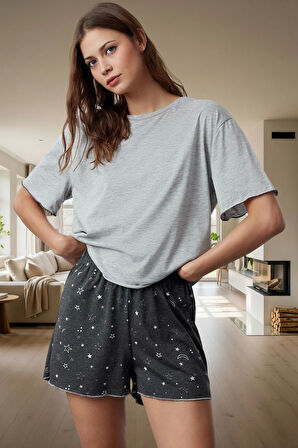 Yazlık Örme Pijama Takımı Galaksi Desenli Baby Overlok Detaylı Modern Stil Konforlu Kesim