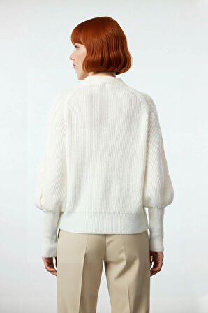 Kadın Regular Fit Yumuşak Dokulu Triko Kazak Balon Kol Dik Yaka Saç Örgü Kış Sezonu Şıklığı