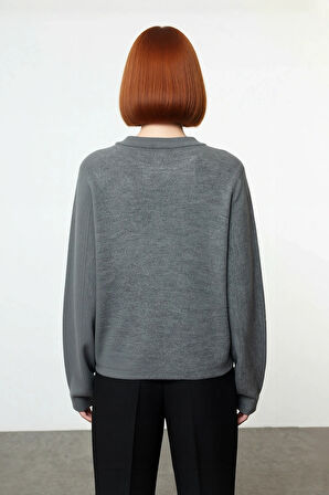 Kadın Basic Oversize Balıkçı Yaka Triko Kazak Standart Kol Rahatlığıyla Kış Sezonu Vazgeçilmezi