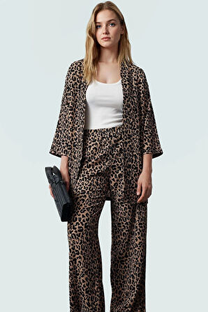 Şık Leopar Desenli Kimono Takım Nefes Alan Polyester Kumaş Görünüm Profesyonel