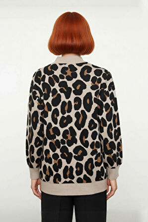 Kadın Uzun Kollu Dik Yaka Relaxed Kalıp Animal Desenli Triko Kazak Günlük Basic Şıklık Sunar