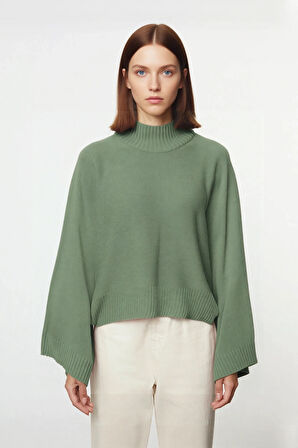 Kadın Basic Siluet Oversize Dik Yaka İspanyol Kol Akrilik Triko Kazak Konforlu Ve Modern Kaliteli