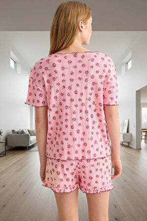 Yazlık Çiçek Desenli Pijama Takımı Boru Paça Şort ve Fırfırlı Üst Mükemmel Uyum Rahat Kullanım