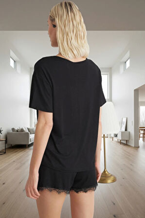 Yazlık Pijama Takımı Dantel Detaylı Viskoz Örme V Yaka Regular Kalıp Trend Tasarım