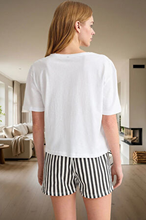 Pamuklu Regular Pijama Takımı Çizgili Desenli Rahat Uyku İçin Şık Görünüm Modern Stil