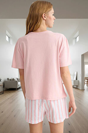 Rahat ve Şık Kadın Pijama Takımı Pamuklu Çizgili 2'li Set Yaz İçin İdeal Dayanıklı Malzeme