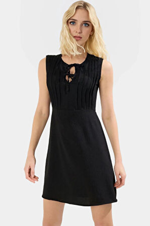 Yazlık Casual Mini Elbise Polyester Dokuma V Yaka Fiyonk Detaylı Yüksek Kalite Profesyonel Görünüm