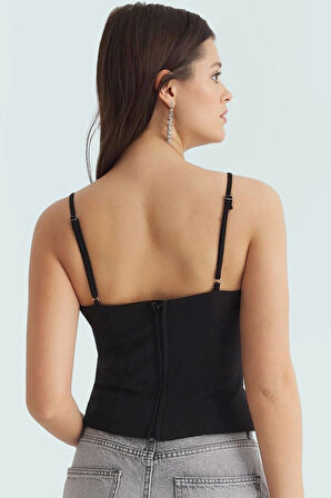 V Yaka İnce Askılı Bluz Regular Kesim Polyester Elastan Kumaş Zarifane Tasarım Rahat Ve Şık