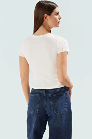 Fitted Crop Bluz Örme Kumaş Kare Yaka Dantel Detay Kaliteli İşçilik Özenle Seçilmiş