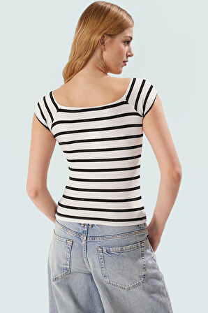Pamuklu Elastanlı Çizgili Kare Yaka Crop Bluz Rahat Yazlık Modern Stil Trend Tasarım