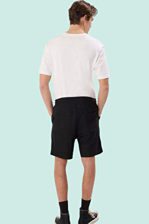 Erkek Günlük Kullanım İçin Geniş Paça Örme Şort Rahat ve Şık Tasarım Yaz Aylarının Vazgeçilmezi