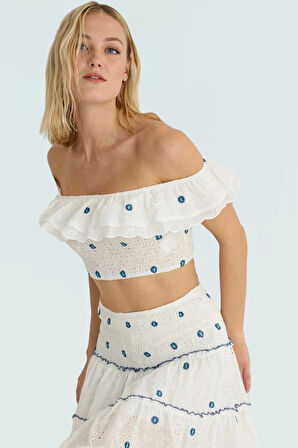 Pamuklu Brode Dokuma Bluz Carmen Yaka Kolsuz Crop Fitted Rahat Kullanım Trend Tasarım