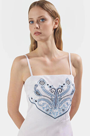 Pamuk Poplin Dokuma A line Midi Elbise Nakış Detayı ile Şıklık Özenle Seçilmiş Konforlu Kesim