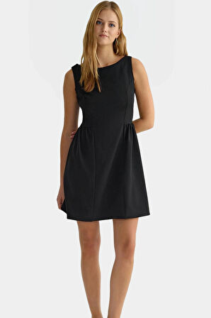 Kolsuz Mini Elbise A Line Kesim Dokuma Kumaş Türk Malı Zarifane Tasarım Şık Görünüm