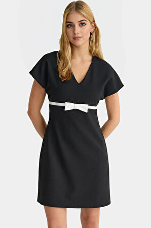 Yazlık Kısa Mini Elbise A line V Yaka Fiyonklu Polyester Elastan Dokuma Kumaş Dayanıklı Malzeme