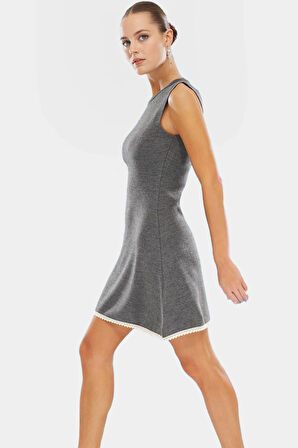 Yazlık Mini Elbise Renk Bloklu Triko Model Dantel Detay Uzun Ömürlü Özel Tasarım Şık Görünüm