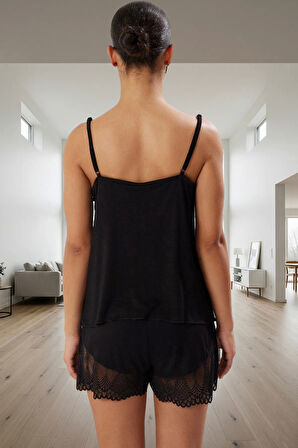 Rahat ve Şık Pijama Takımı Viskoz Kumaş Dantel Detay İnce Askılı Günlük Kullanım İçin