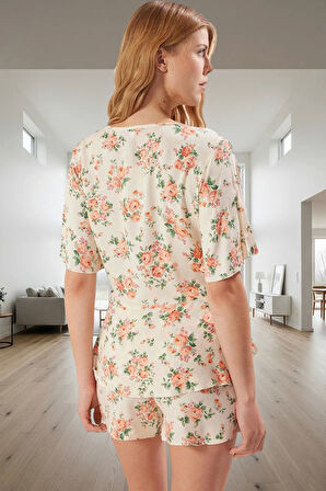 Yazlık Çok Çiçekli Viskon Pijama Şortlu ve Rahat Regular Kalıp Mükemmel Uyum