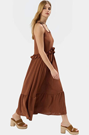 Polyester Dokuma Kumaştan Üretilen Şık ve Rahat Halter Yaka Maxi Elbise Trend Tasarım