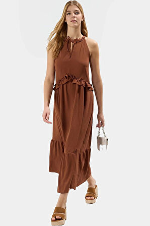 Polyester Dokuma Kumaştan Üretilen Şık ve Rahat Halter Yaka Maxi Elbise Trend Tasarım