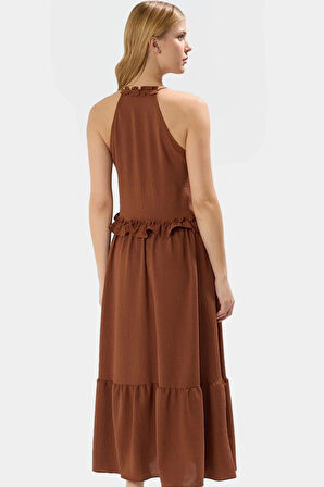 Polyester Dokuma Kumaştan Üretilen Şık ve Rahat Halter Yaka Maxi Elbise Trend Tasarım