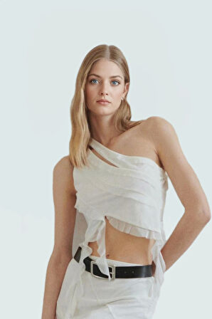 Tül Detaylı Örme Bluz Asimetrik Yaka Crop Kesim Yazlık Konforlu