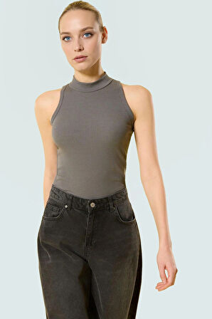 Dik Yaka Örme Bluz Fitted Kalıp %100 Polyester Yazlık Günlük Konforlu Kesim Şık Görünüm