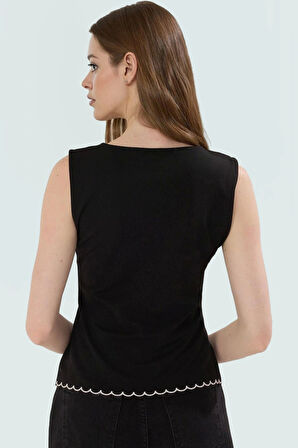 Şık ve Rahat Örme Bluz V Yaka Fitted Nakış Detayları Yazlık Dayanıklı Malzeme