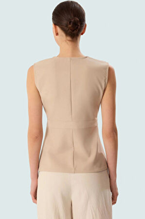 Rahat ve Şık Kruvaze Bluz Polyester Elastan Karışımı V Yaka Kolsuz Seçkin Malzeme