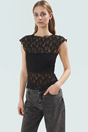 Rahat ve Şık Dantelli Örme Bluz Yaz Günleri İçin İdeal Seçim Modern Stil Özel Tasarım