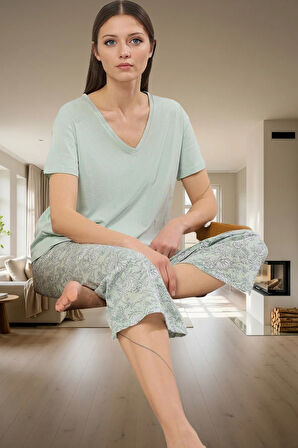 Çiçekli Kapri Pijama Yumuşak Örme Regular Kalıp Trend Tasarım Yüksek Kalite Seçkin Malzeme