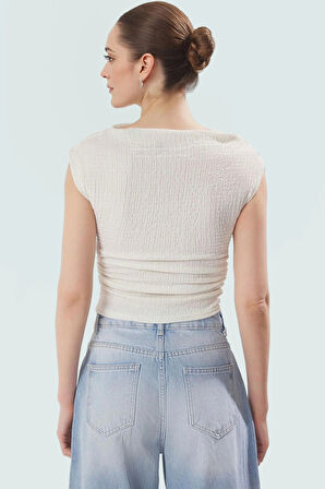 Büzgülü Detaylı Örme Bluz Yazın Rahatlığı ve Şıklığı Profesyonel Görünüm Modern Stil