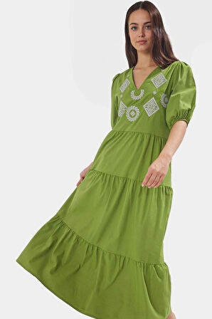 Terrycotton Kumaş Maxi Elbise V Yaka Nakış Detayları Şık ve Rahat Özenle Seçilmiş Özel Tasarım