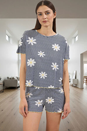 Çiçekli Desenli Rahat Viskoz Pijama Takımı Baby Overlok Detaylı Kısa Kollu Yazlık Özenle Seçilmiş